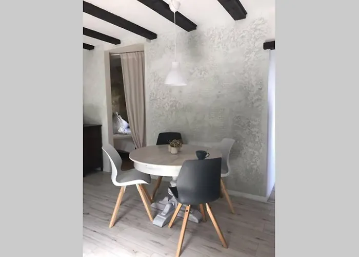 Wunderschoene Mit Blick Auf Weinberge